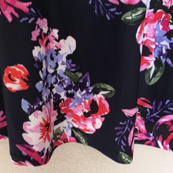 VC Dark Floral Cap Sleeve Fit & Flare Dress NWT - Picture 6 of 9